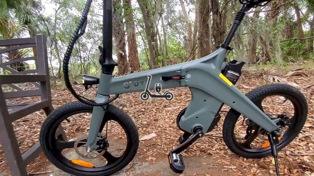 Bicicleta eléctrica plegable DYU T1: Cuadro ligero de magnesio con control de par a un precio asequible